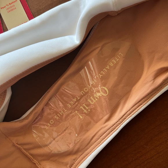 Left on Friday NWOT Wear To Bikini Bottom in coconut (sold out online!) size M - Picture 5 of 5